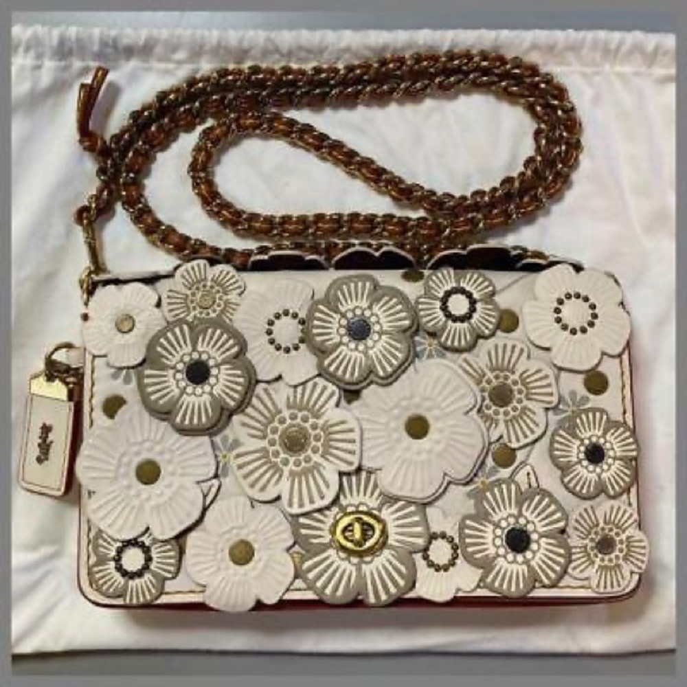 White coach dinky cross body bag